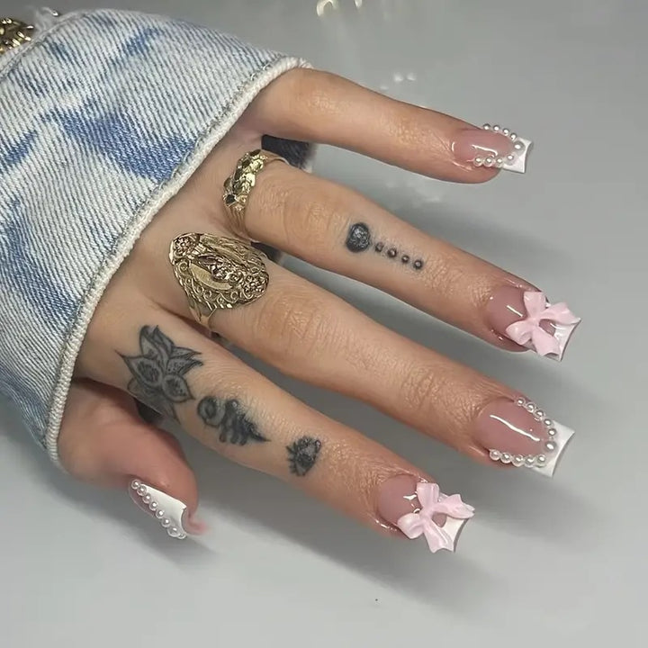 Artificial nail tips with elegant bows and pearl decorations Bowlift