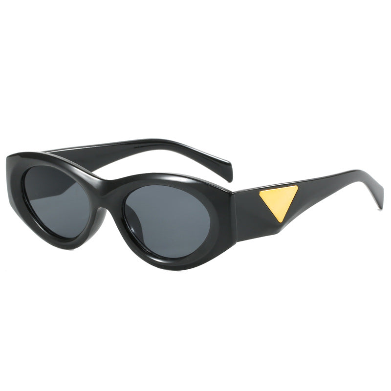 Women Retro-inspired Sunglasses with distinctive accents Bowlift