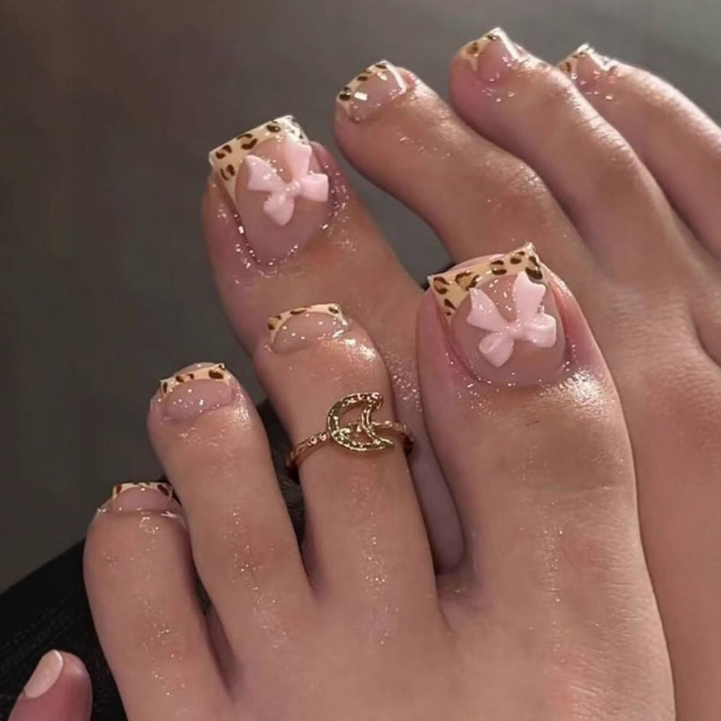 Nail art set with vibrant bow design and trendy leopard pattern Bowlift