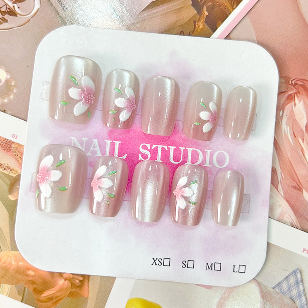 High-quality artificial nails with floral decorations Bowlift