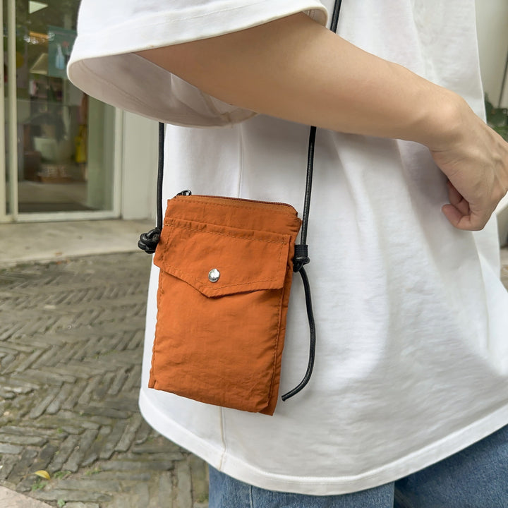 Practical Shoulder Bag with Water-Repellent Material and Adjustable Shoulder Strap Bowlift