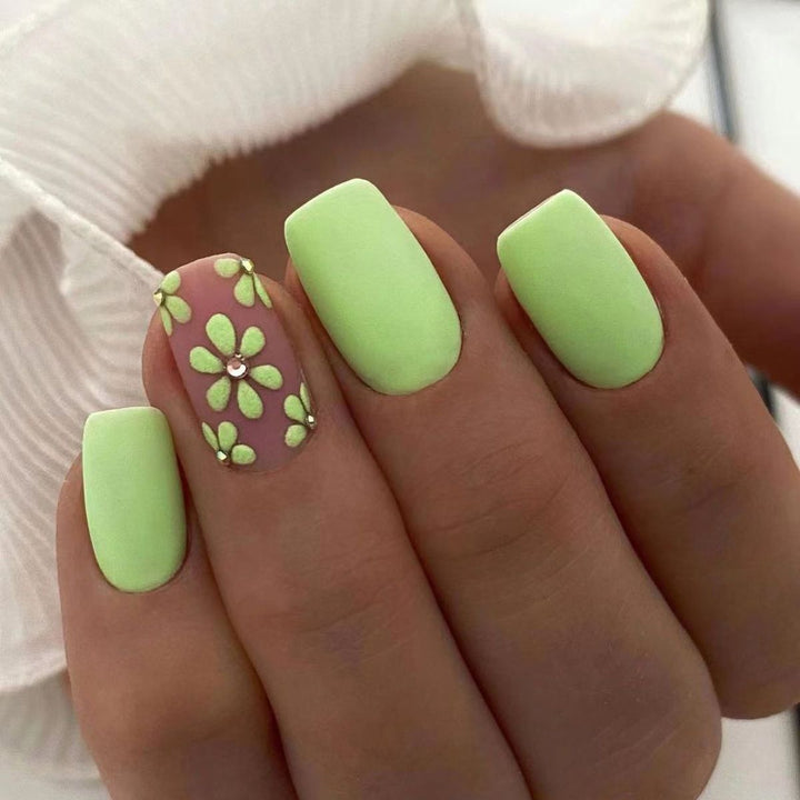 Artificial nail set with floral designs and matte finish Bowlift