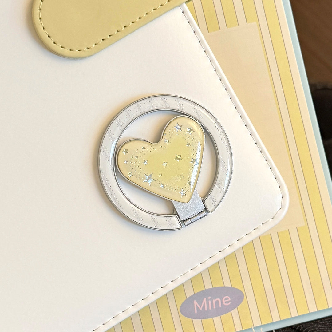 Hand mirror in playful heart design Bowlift