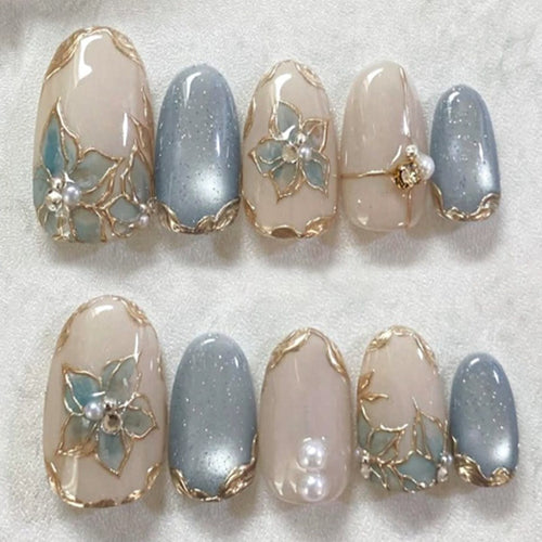 Artificial nail set with elegant floral decorations and shine Bowlift