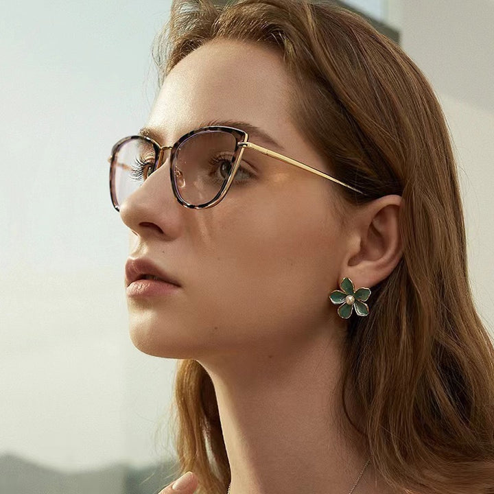 Women's fashionable Cat-Eye sunglasses with UV protection and ergonomic design Bowlift