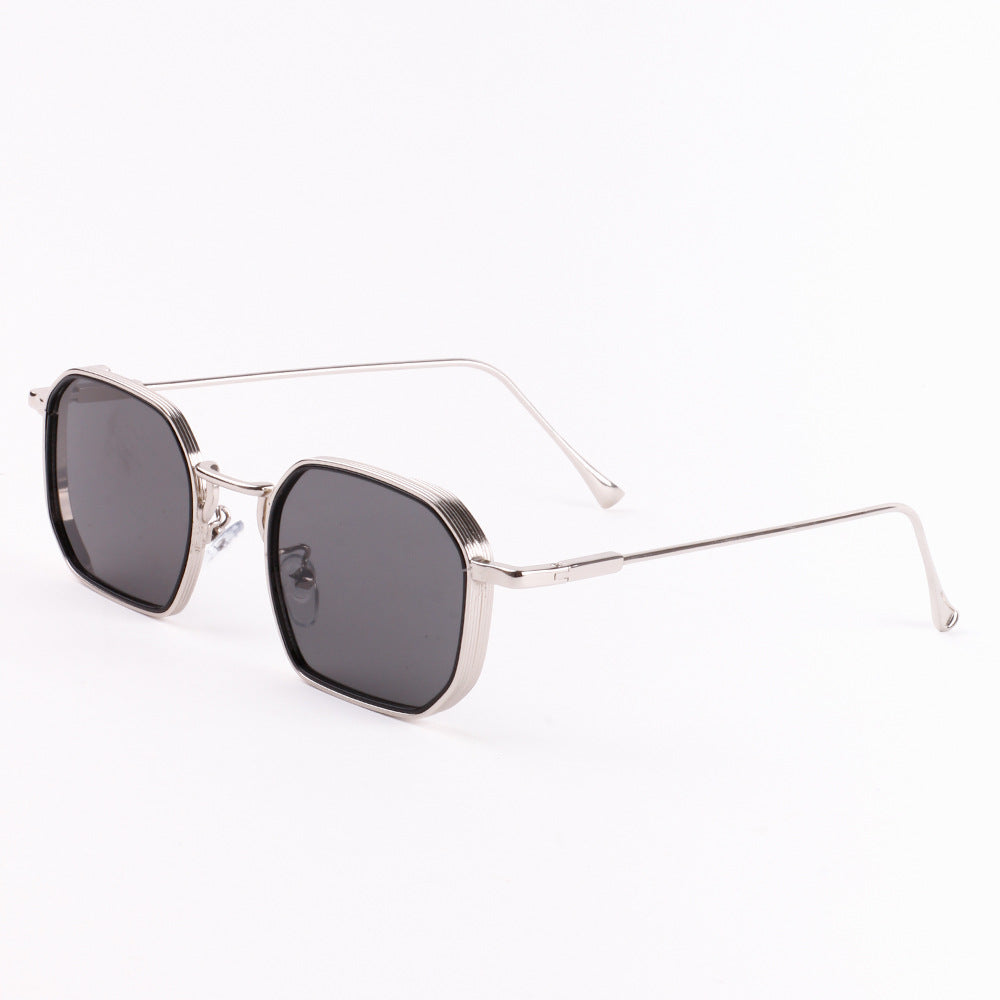 Women's fashionable sunglasses with stylish, square frame and UV protection Bowlift