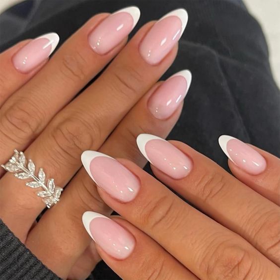 Elegant French Manicure Artificial Nails Bowlift