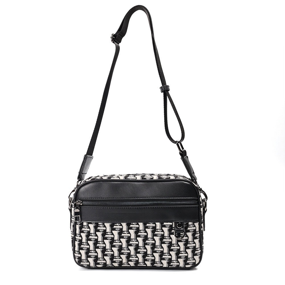 Elegant shoulder bag with structured design Bowlift