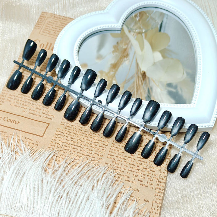 Elegant Art Nails with Shimmering Finish Bowlift