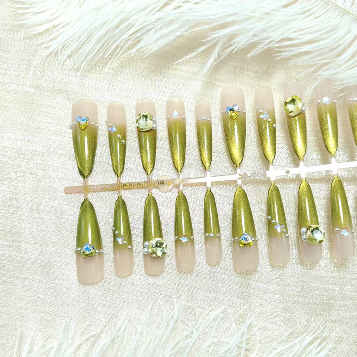Artificial nail set with glamorous jewelry embellishments Bowlift