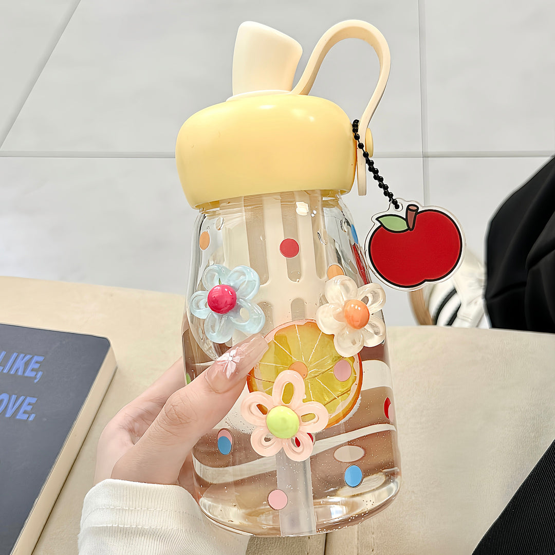 Women's water bottle with integrated fruit filter and practical carrying handle Bowlift