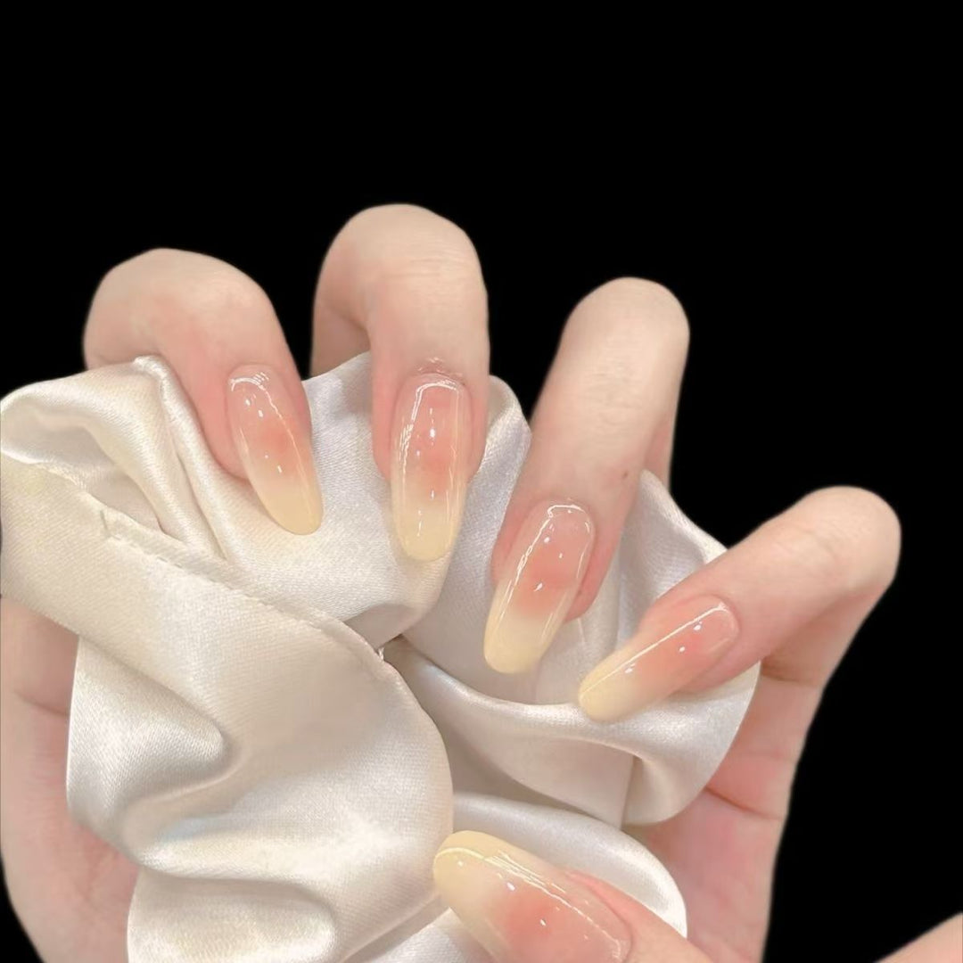 Glamorous Press-On Nail Set with Elegant Crystal Accents Bowlift