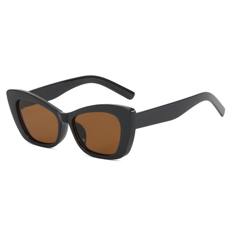 Ladies Cat-Eye Sunglasses with Stylish Elements Bowlift