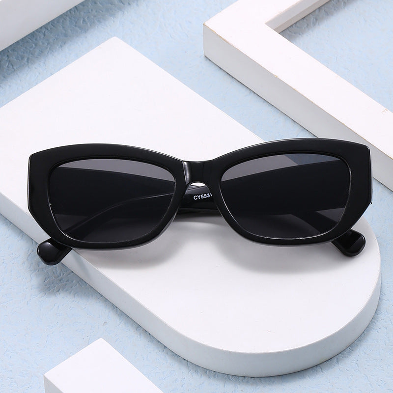 Women's fashionable Cat-Eye sunglasses made of sturdy plastic Bowlift