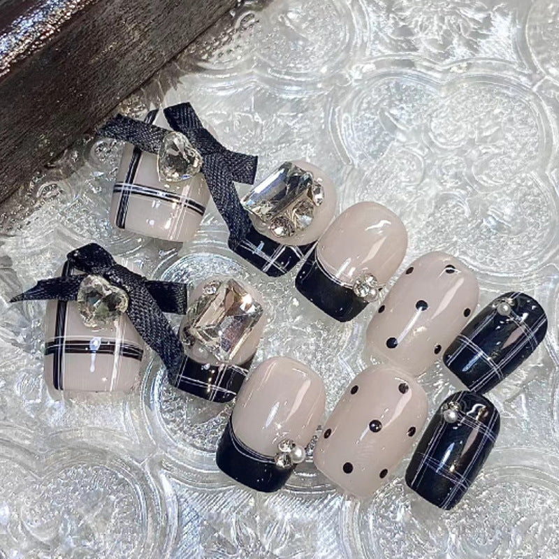 Stylish Nail Art Press-On Set with Glitter and Glossy Finish Bowlift