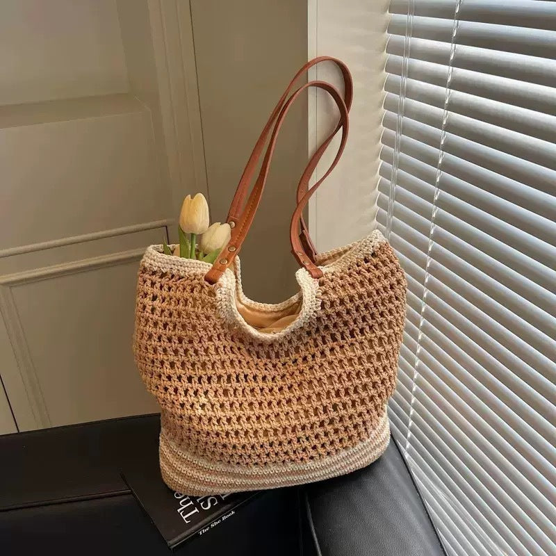 Handcrafted beach bag with fine mesh structures Bowlift