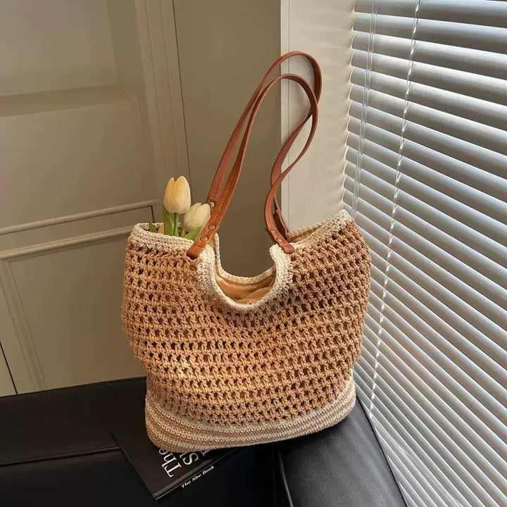 Handcrafted beach bag with fine mesh structures Bowlift