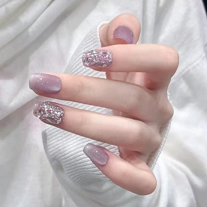 Artificial nail set with glitter and metallic effects Bowlift