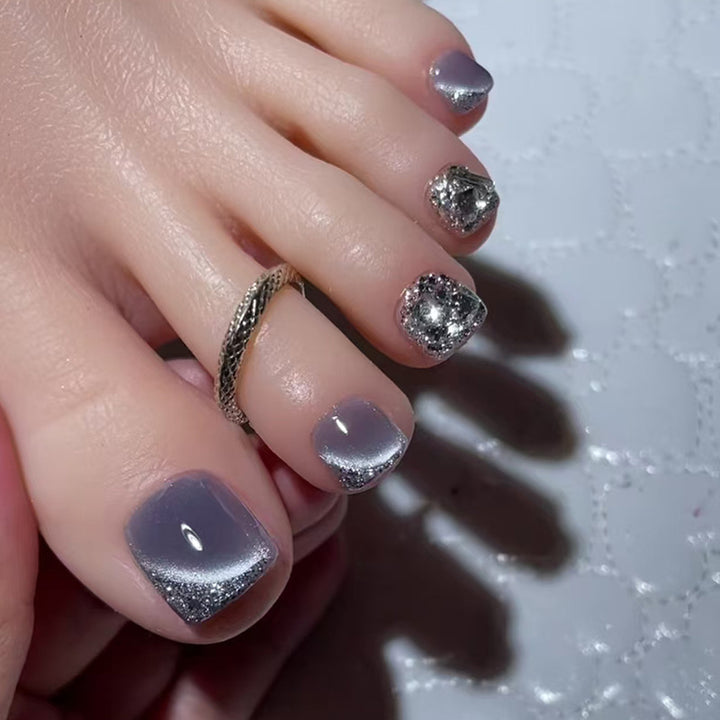 Nail art with glamorous rhinestone accents Bowlift