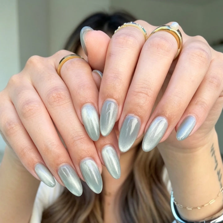 Almond-Shaped Metallic Press-On Nail Set Bowlift