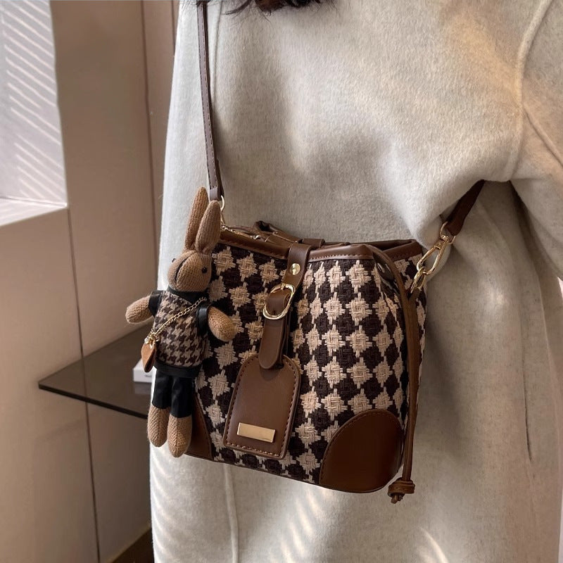 Chic Bucket Bag Bowlift
