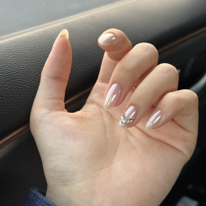 Artificial artificial nails with elegant decorative details Bowlift