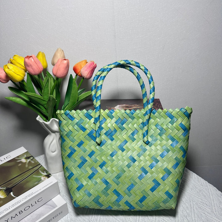 Handbag with Playful Design Bowlift