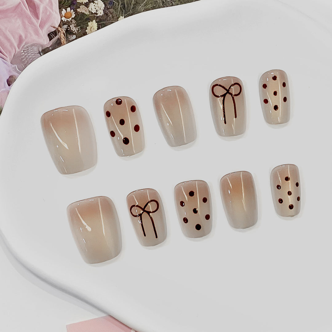 Artificial nail tips with bow and dot patterns Bowlift