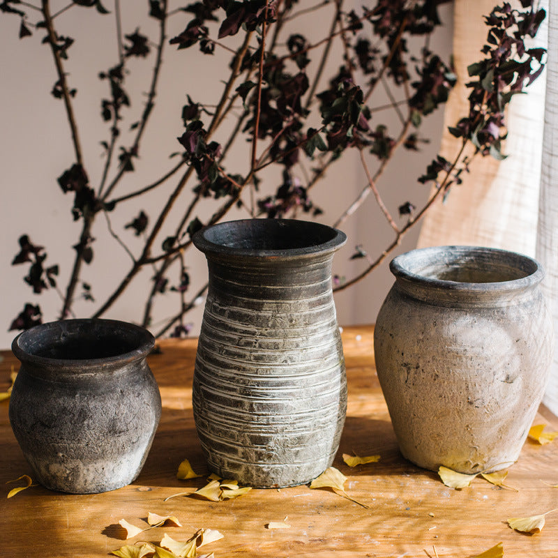 Rustic ceramic pot with handmade design Bowlift
