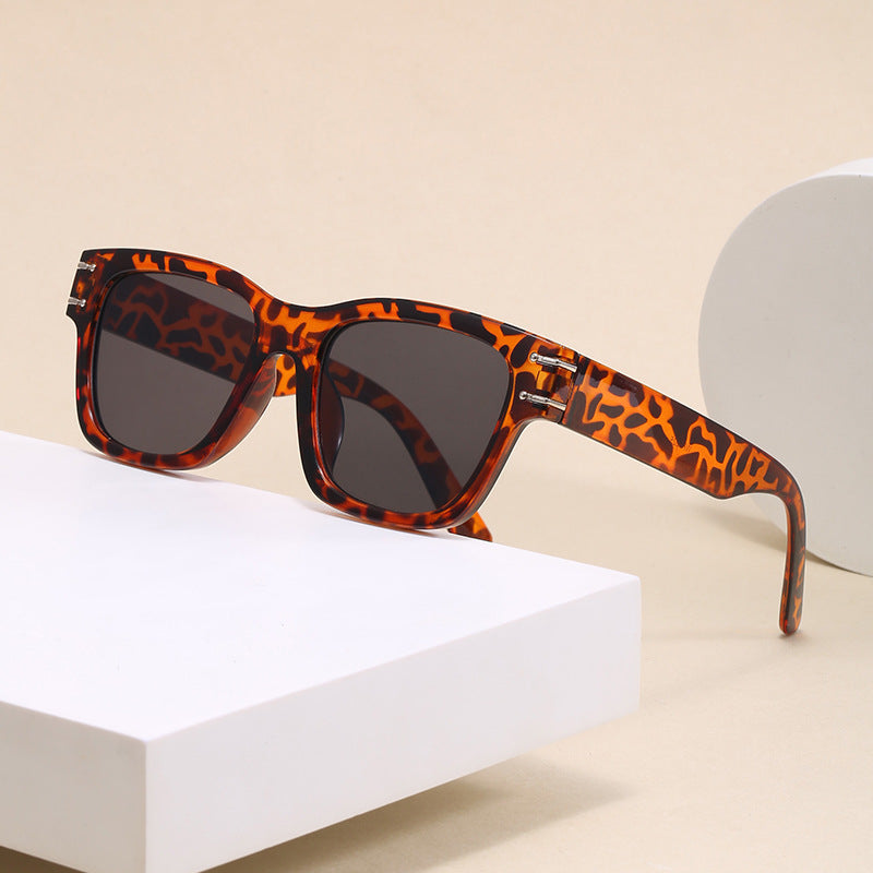 Women's fashionable oversized sunglasses with durable plastic frame Bowlift