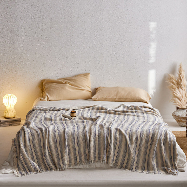 Ladies elegant and airy bedspread made of high-quality cotton Bowlift