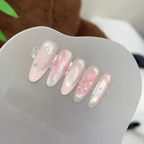 Artificial nails with delicate glitter and star motifs Bowlift