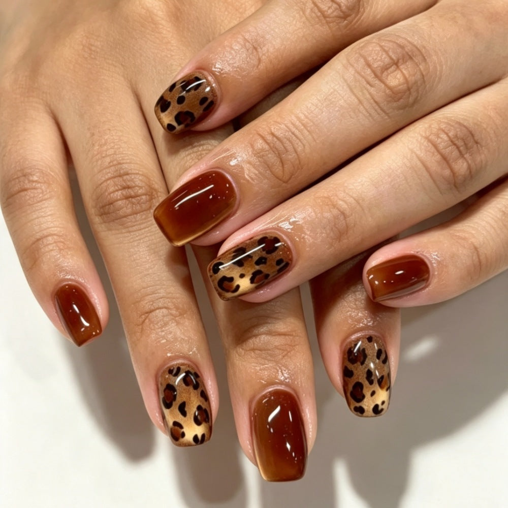 Artificial Nails in Modern Leopard Design Bowlift