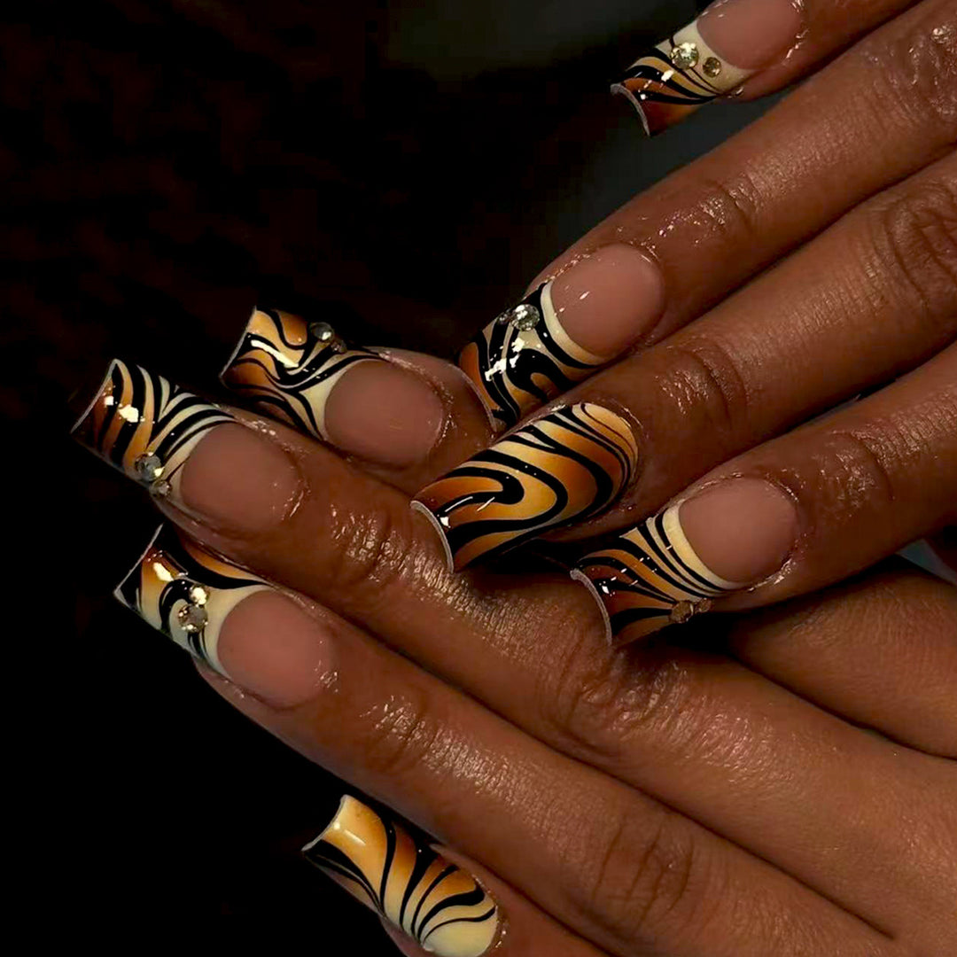 Artificial artificial nails with modern marble pattern Bowlift