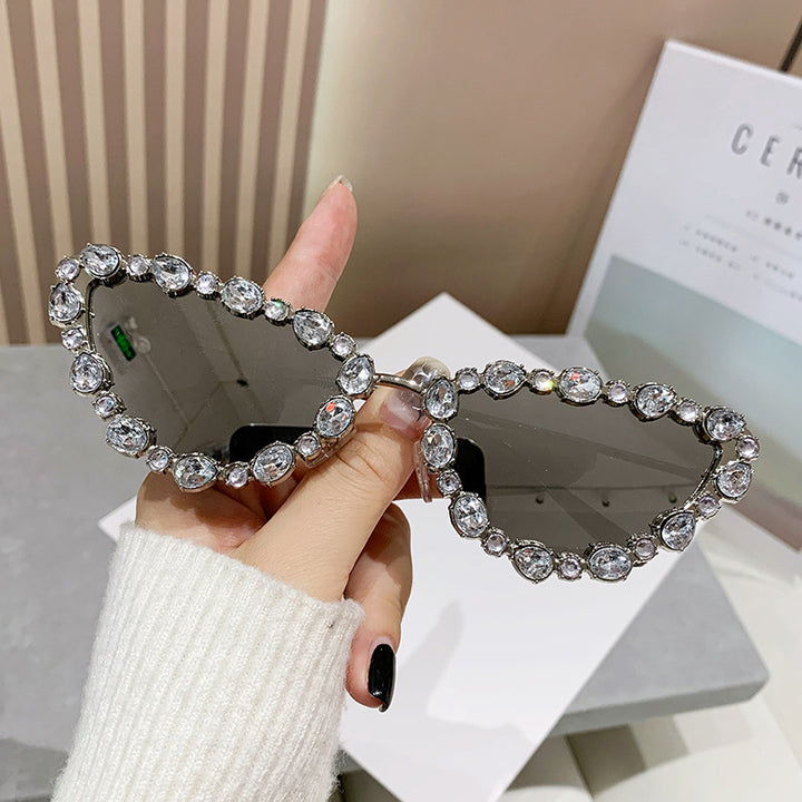 Ladies elegant Cat-Eye sunglasses with glamorous stone setting Bowlift