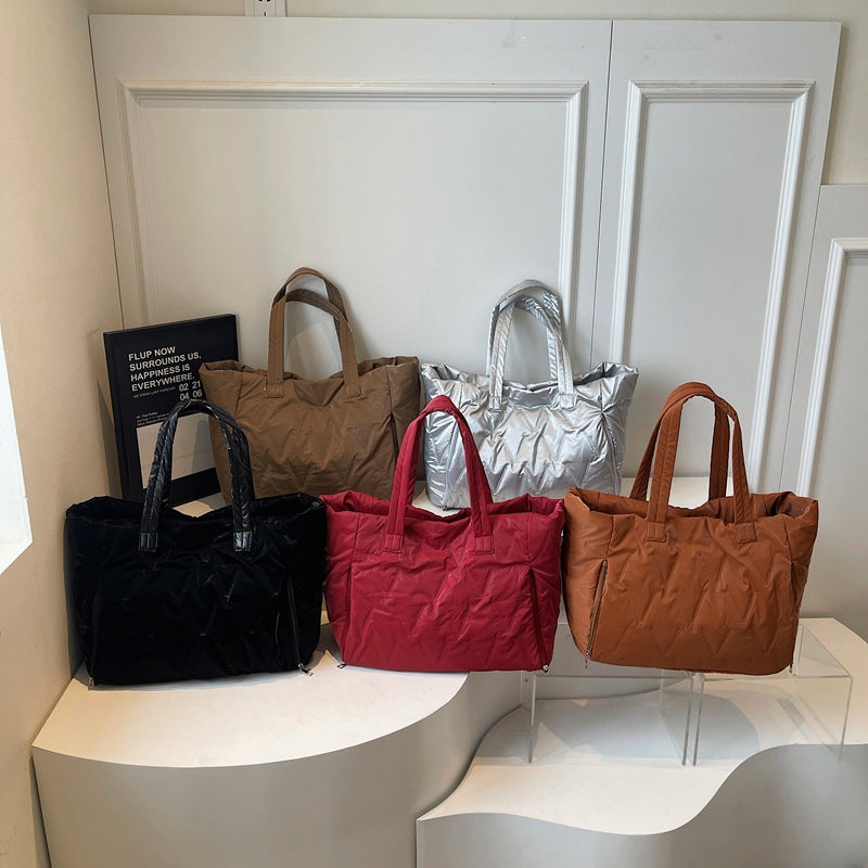 Practical Travel Bag With Structured Outer Material Bowlift