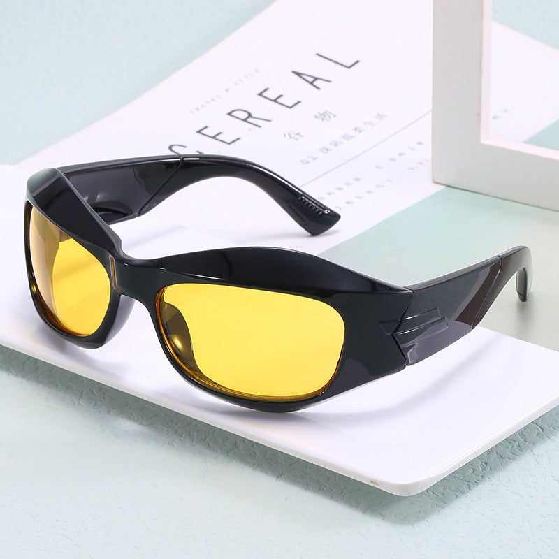 Women Retro Sunglasses in trendy Shield design Bowlift