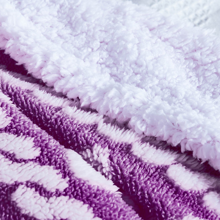 Women’s cuddly blanket in modern Boho design Bowlift