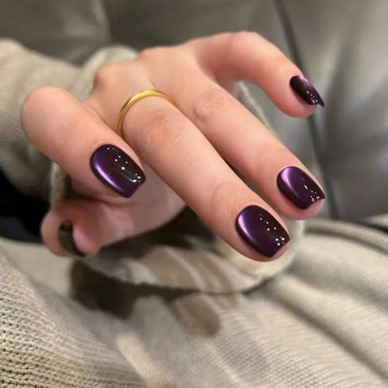 Artificial nails with elegant high-gloss finish and special color nuance Bowlift