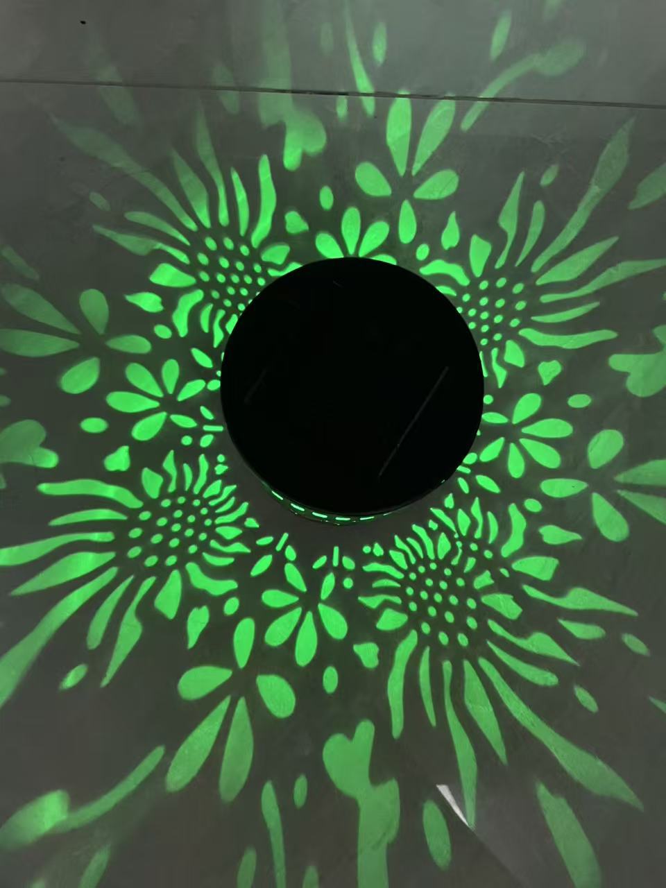 Solar Projection Garden Light With Decorative Floral Pattern And Dusk-To-Dawn Sensor Bowlift