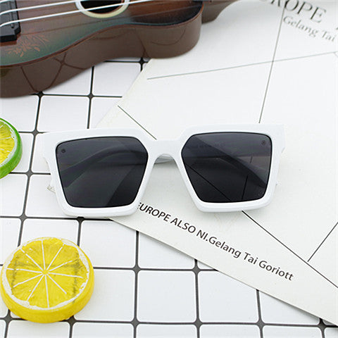 Women's oversized sunglasses in trendy corner design Bowlift