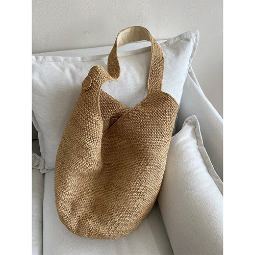 Handcrafted straw bag with geometric pattern Bowlift
