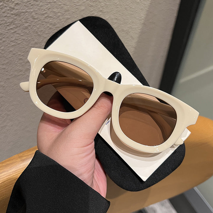 Women's trendy oversized sunglasses with distinctive design Bowlift