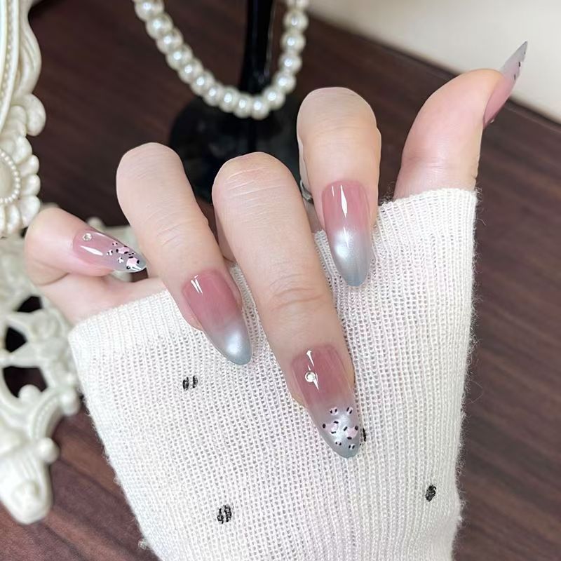 Decorative Press-On Nails with Floral Design Bowlift