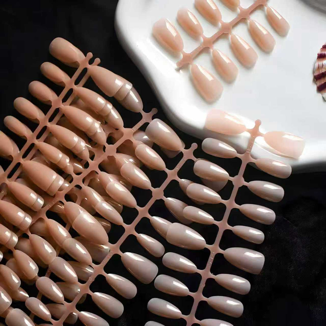 Elegant Almond-Shaped Press-On Nails Bowlift