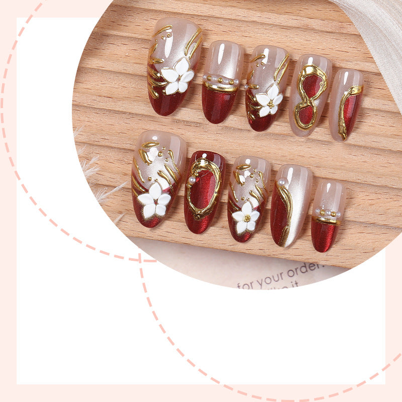 Artificial nail set with floral and glamorous gold embellishments Bowlift