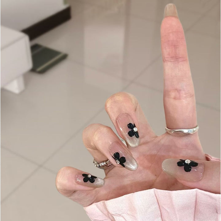 Artificial Nails in Stylish Ombre Design Bowlift