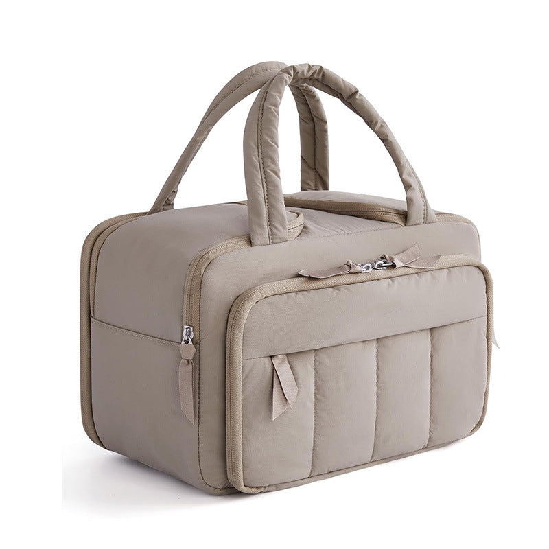 Elegant and Functional Cosmetic Bag Bowlift
