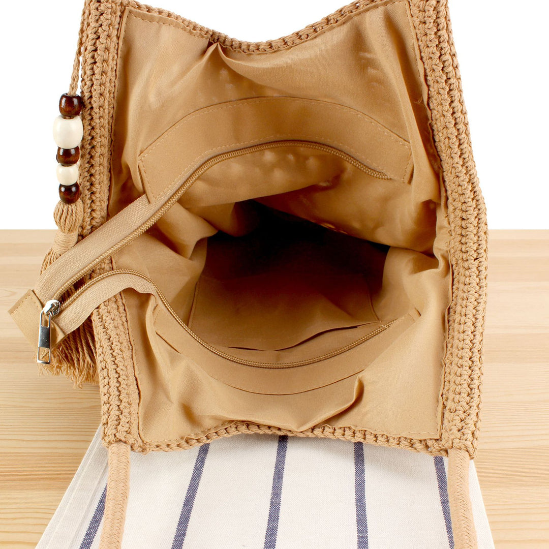 Hand-knotted macrame bag with playful pendant Bowlift