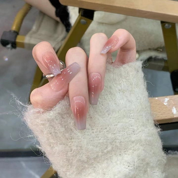 Glamorous artificial nails with delicate flower and glitter effects Bowlift